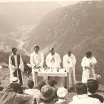 La messa al sassoni, sullo sfondo la Val d'Ayas